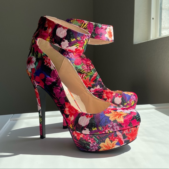 Qupid Tropical Floral Platform Stiletto - Picture 2 of 6